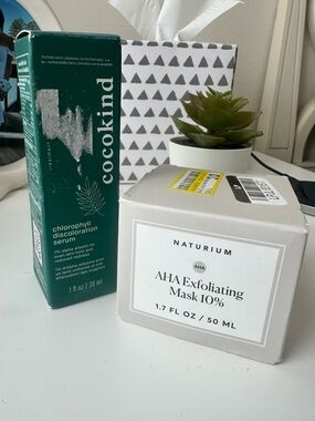 NWT Cool kind Discoloration Serum & Naturium Exfoliating Scrub Skincare Set of 2